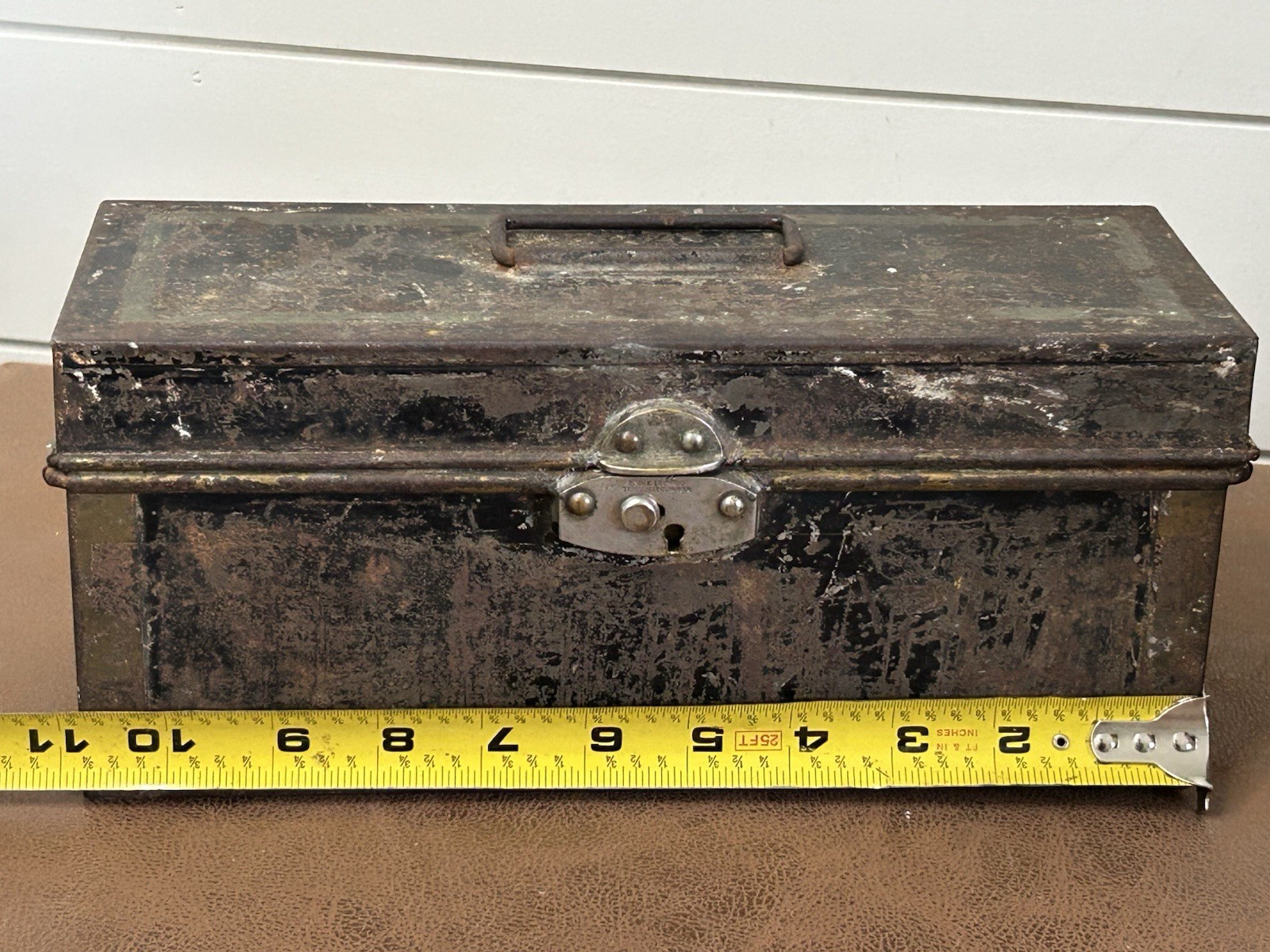 Eagle Lock Co Vintage Metal Box Chest w/ Handle & Latch Lock .