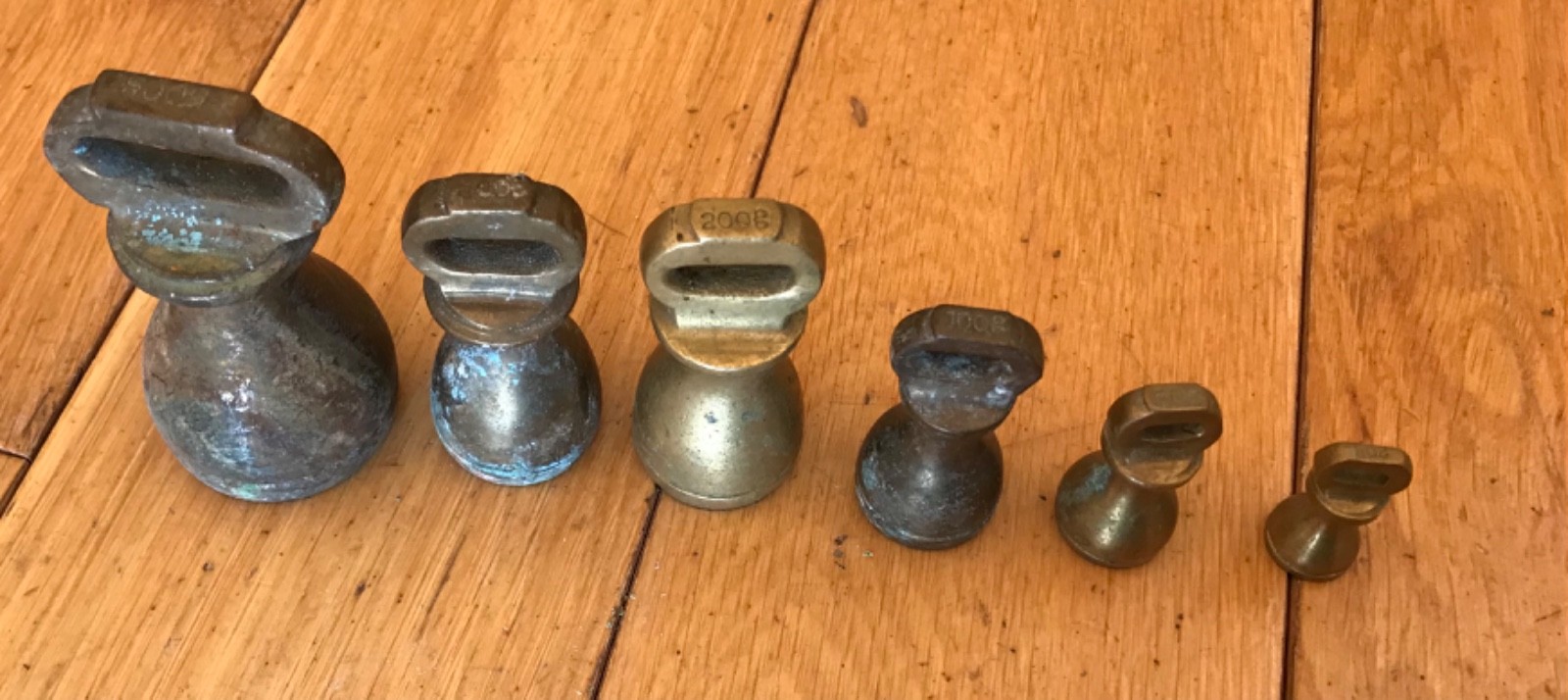 Vintage / Antique Set of 6 Brass Bell Weights/Shop Weights 800g to 20g (CD15)