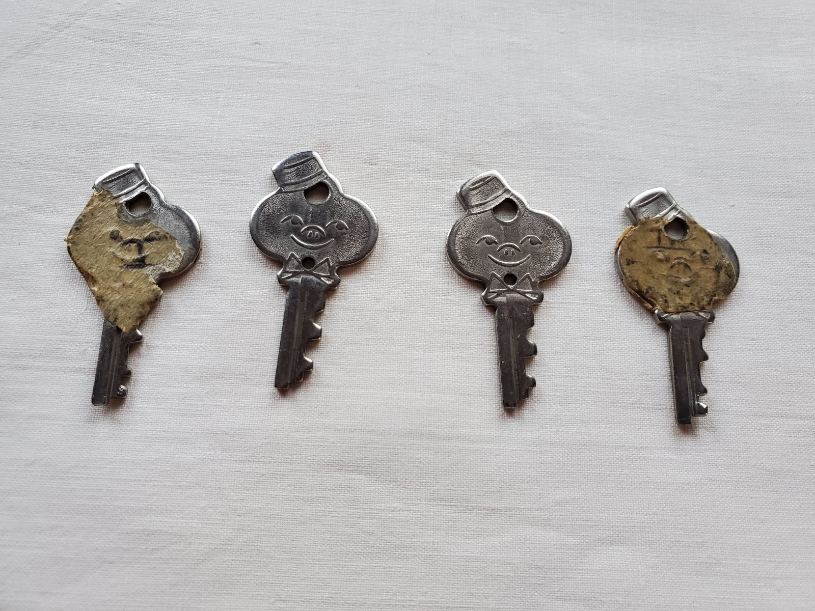 Lot of 4 VINT 1960s AMERICAN TOURISTERS SUITCASE LUGGAGE KEYS W/SMILING BELLHOP