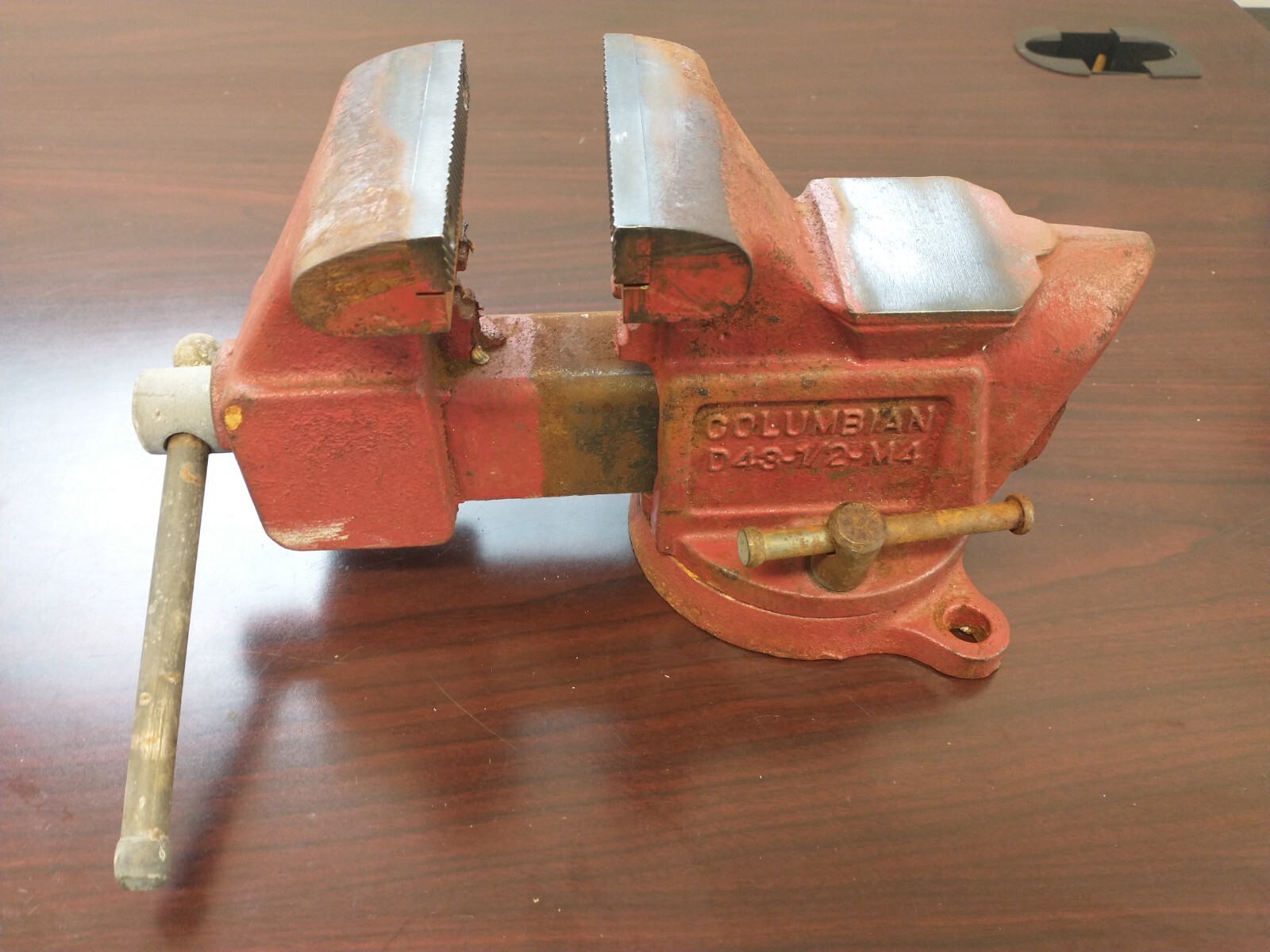 Columbian D43-1/2- M4 3 1/2 in. Jaw Swivel Bench Vise USA nice shape