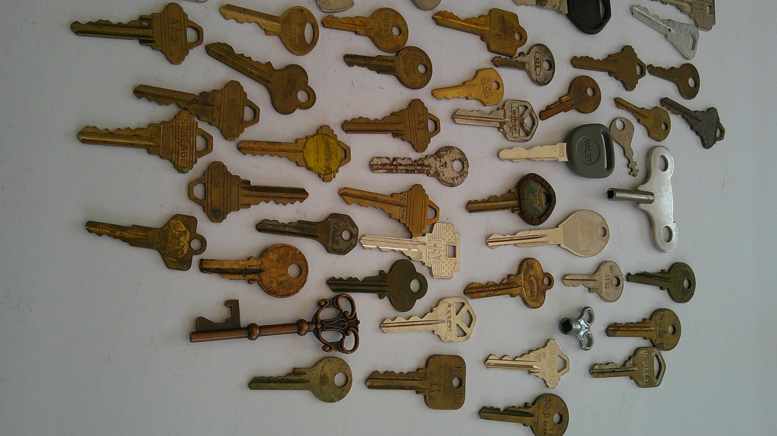 Vintage Lot of 100 Miscellaneous Keys