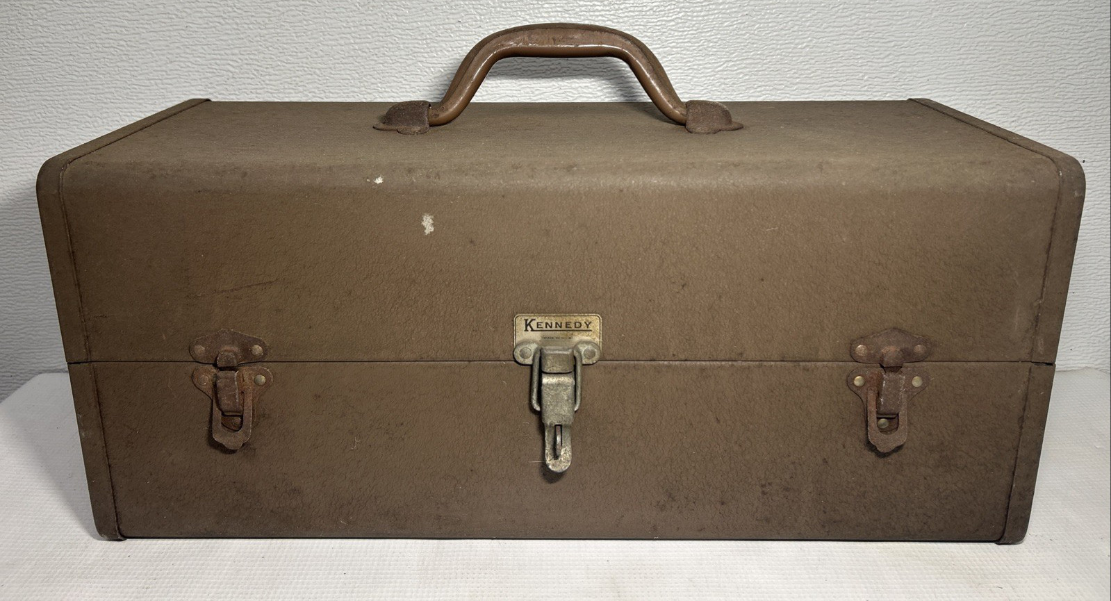 Vintage Kennedy T-18 Tool Box Tackle Hardware Fishing All Metal Rusty Patina
