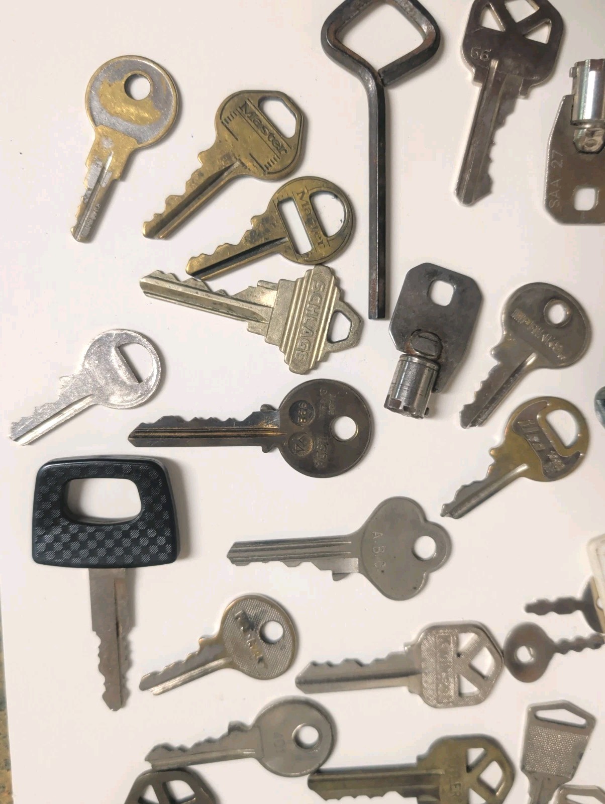 6 Lbs LOT Vintage Locks, Keys, Various Makers, Vending Machines See Extra Photos