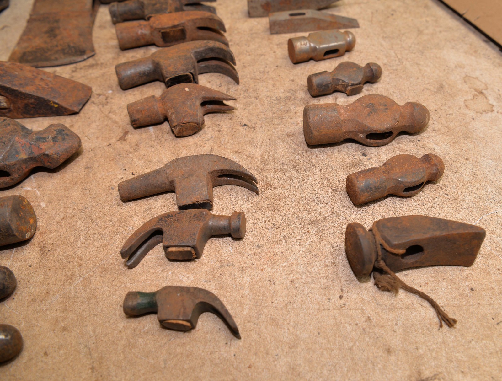 25 vintage axe hammer head claw pein & more blacksmith steel collectible lot A2