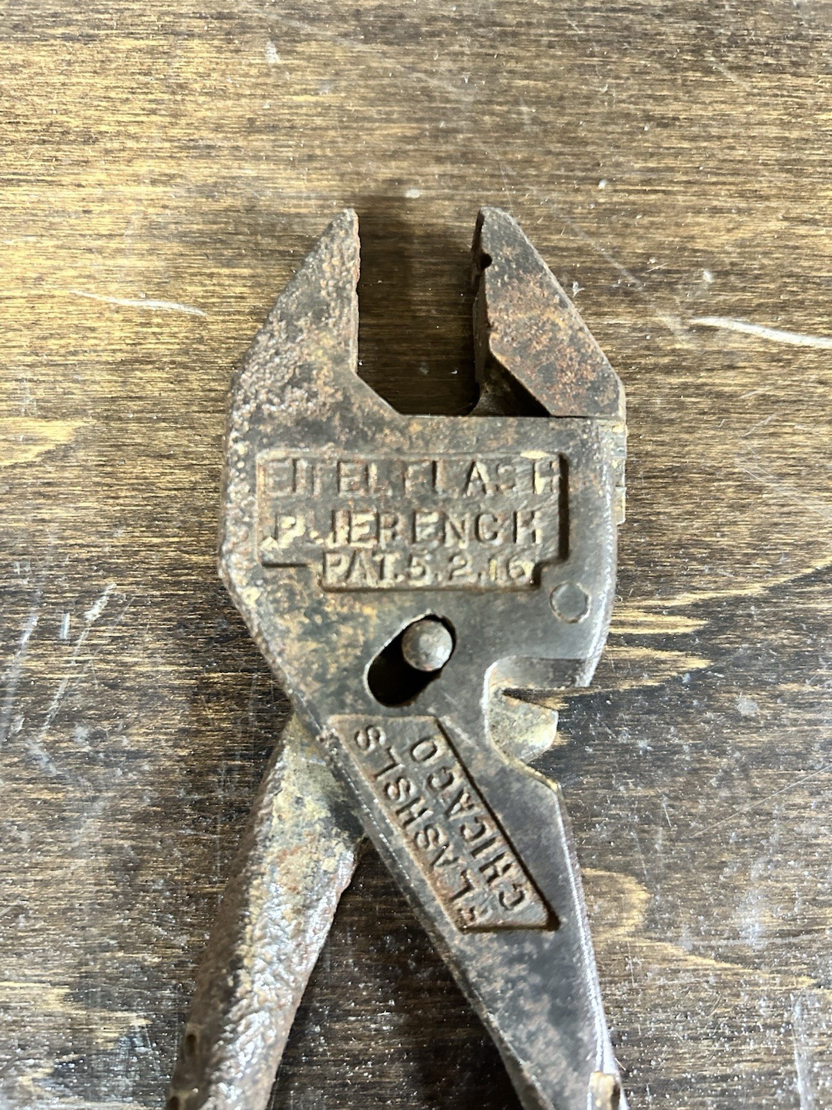 Eifel Flash Plierench – Flashsls Chicago – Pat. 5. 2. 16 – Circa 1916