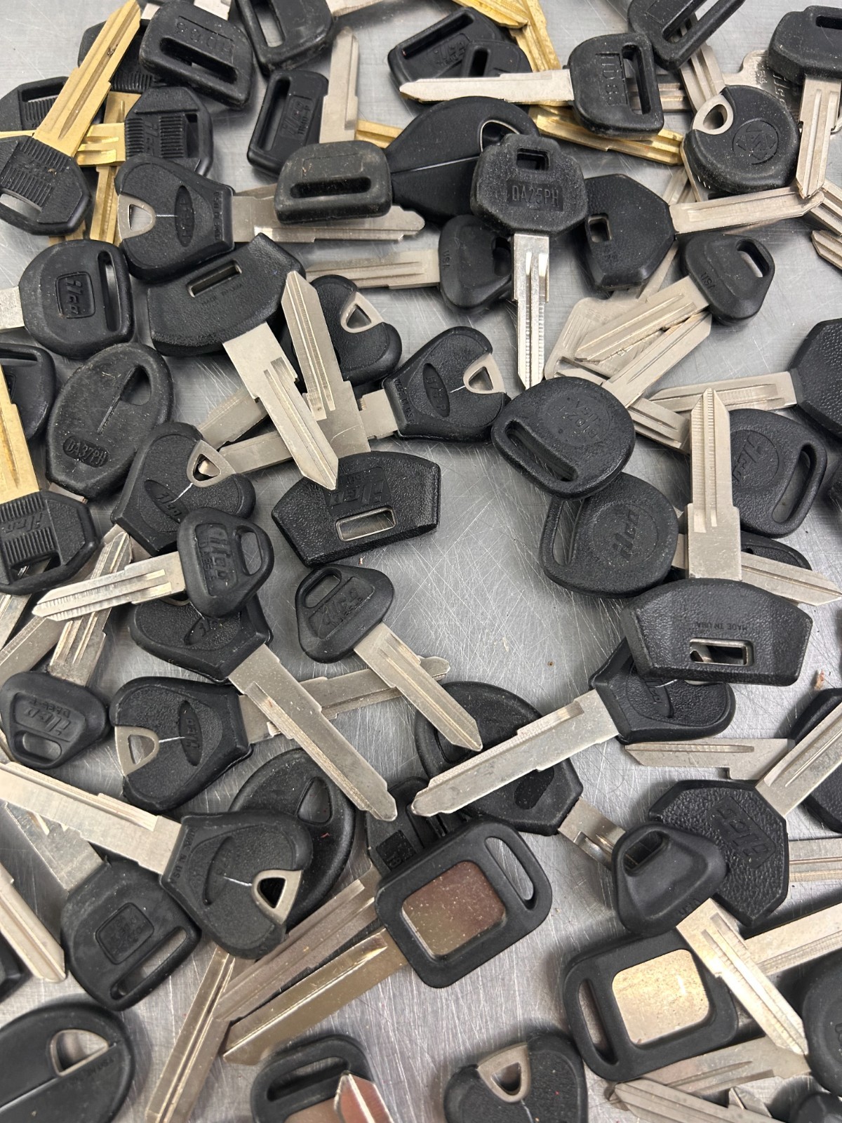 Huge Lot of Automotive ilco Key Blanks Many Different Model Numbers