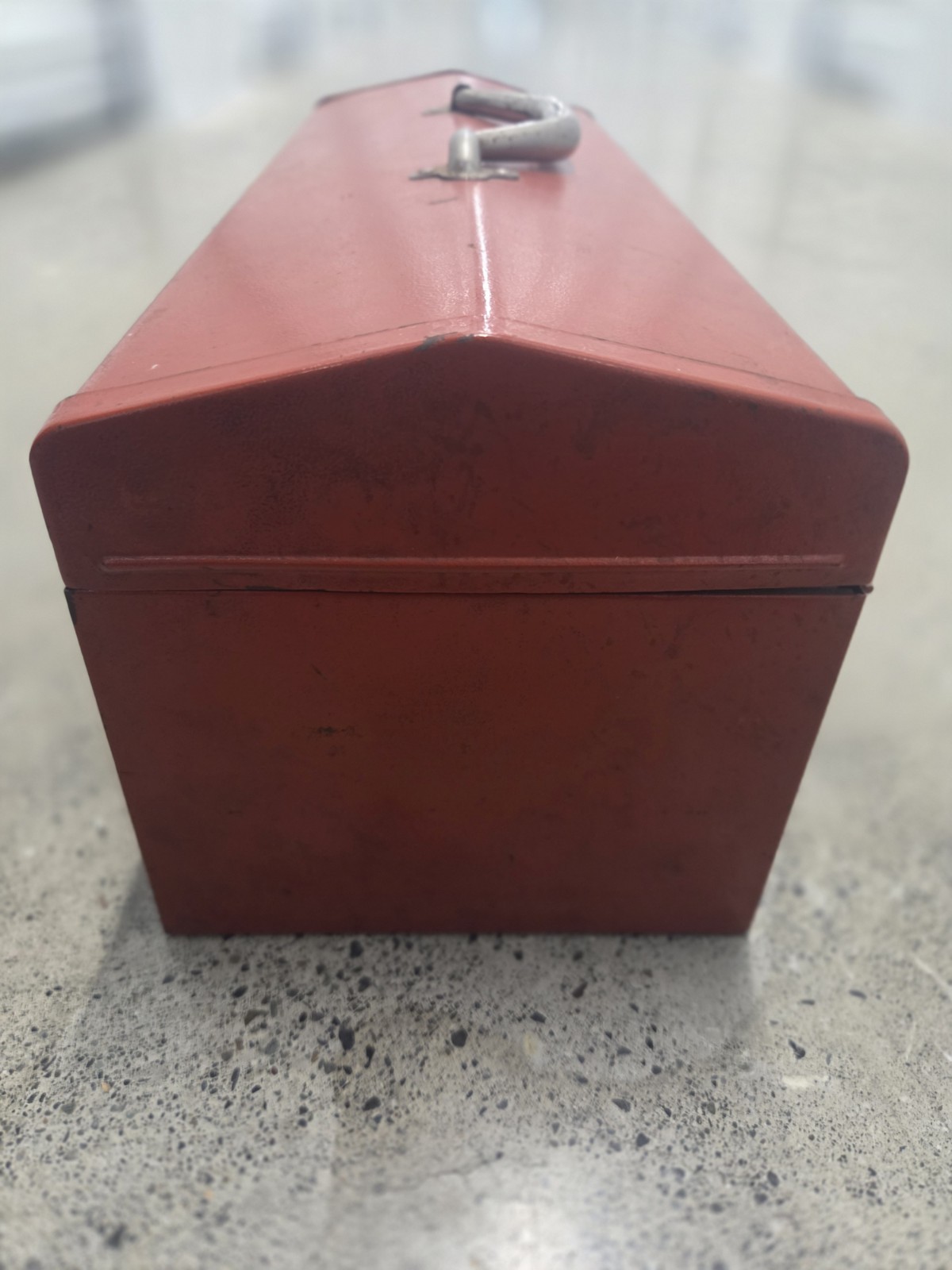 Vintage Clean Red Metal Tool Box 19” w/ Tray, Lock And Key Portable Storage Case