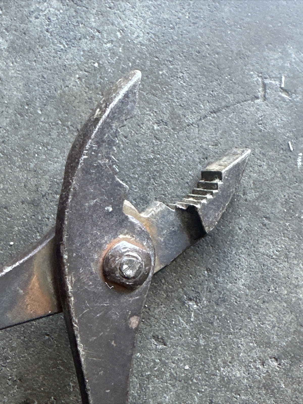 VTG 10″ JP Danielson SLIP-JOINT PLIERS, BLACK OXIDE FINISH, HERRINGBONE GRIP