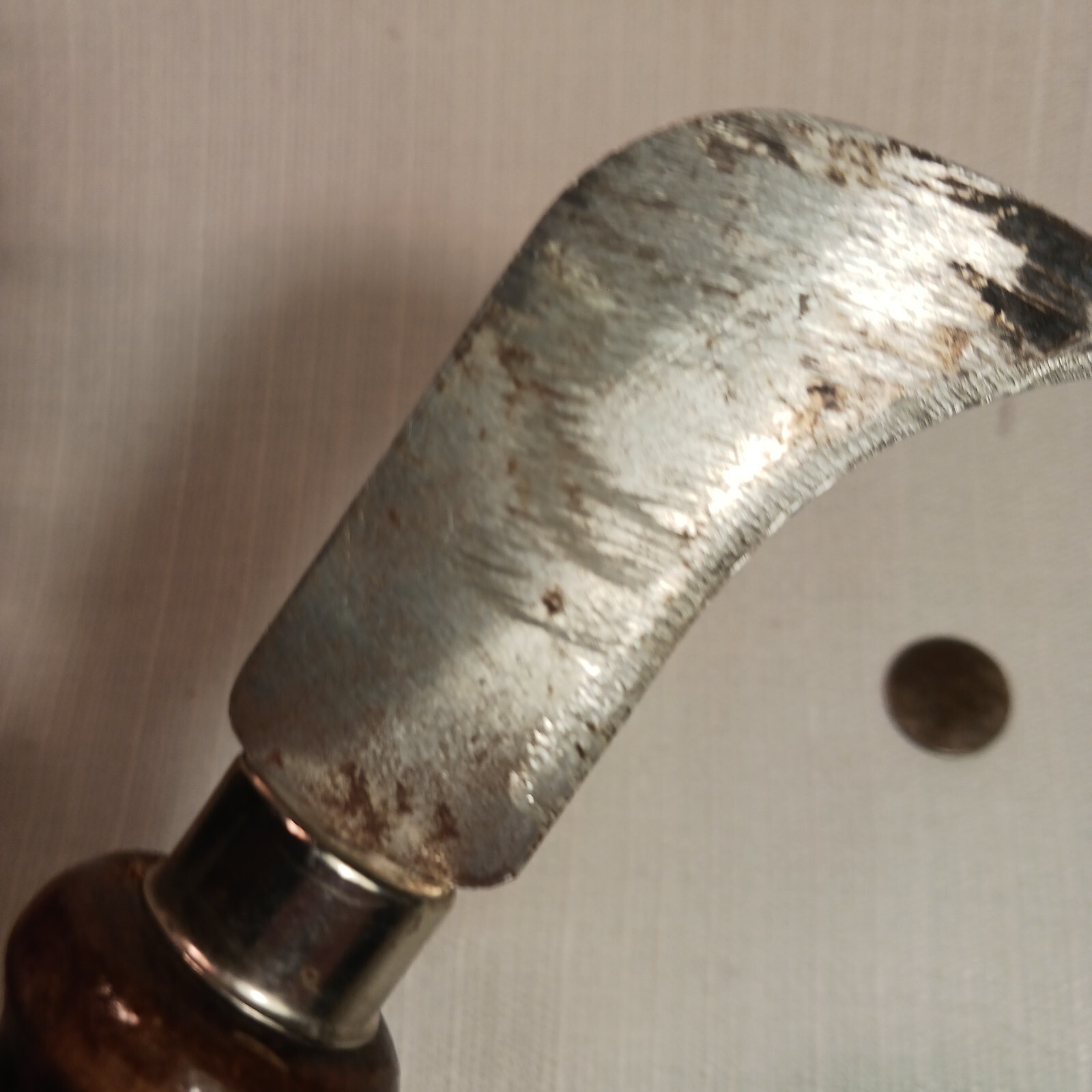 Vintage Linoleum/Carpet Knife Tool – Wooden Handle. 7 1/2 inches total length.
