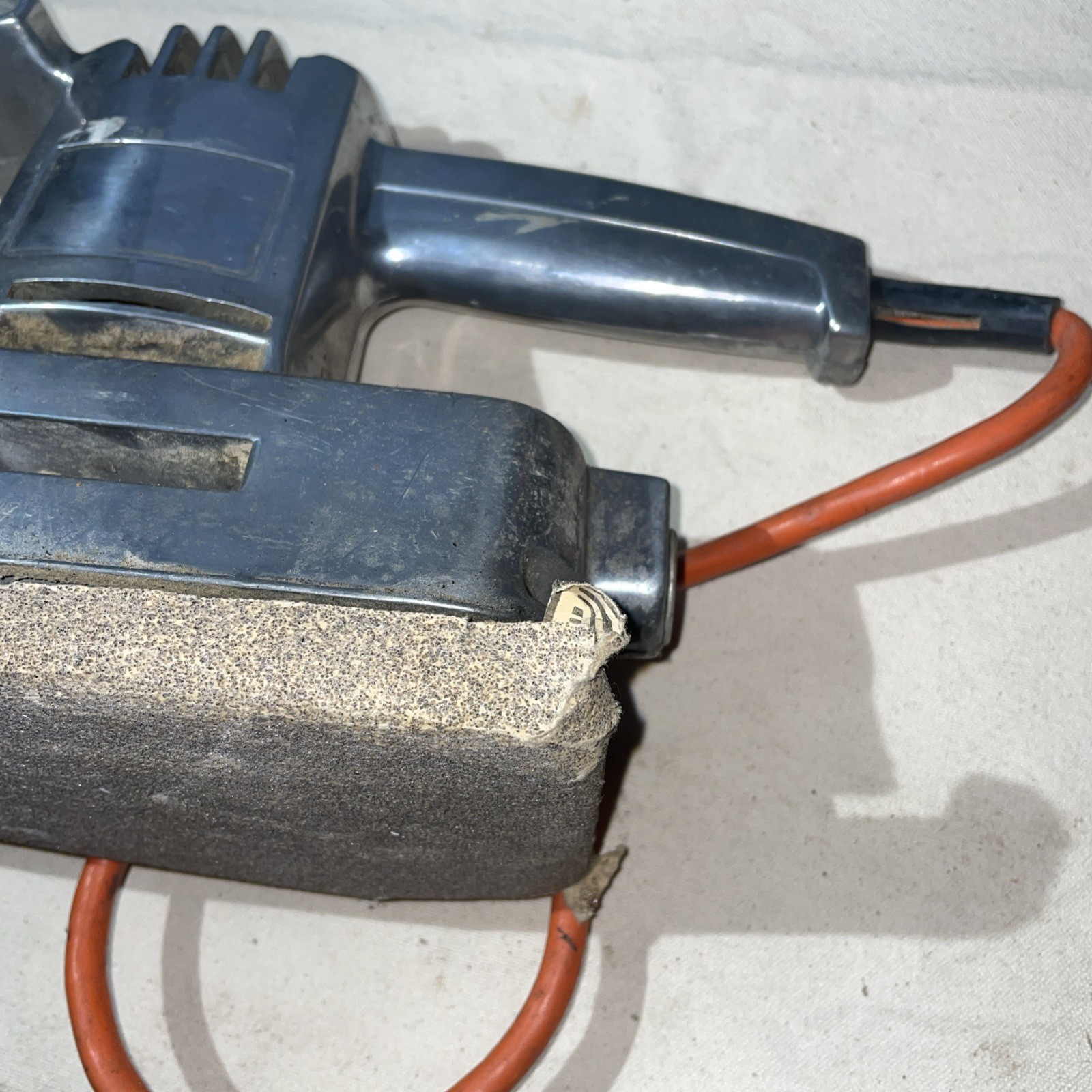 BLACK N DECKER- Vintage Deluxe Dual Action Sander- U-240 Volts-120-Amps-2.5