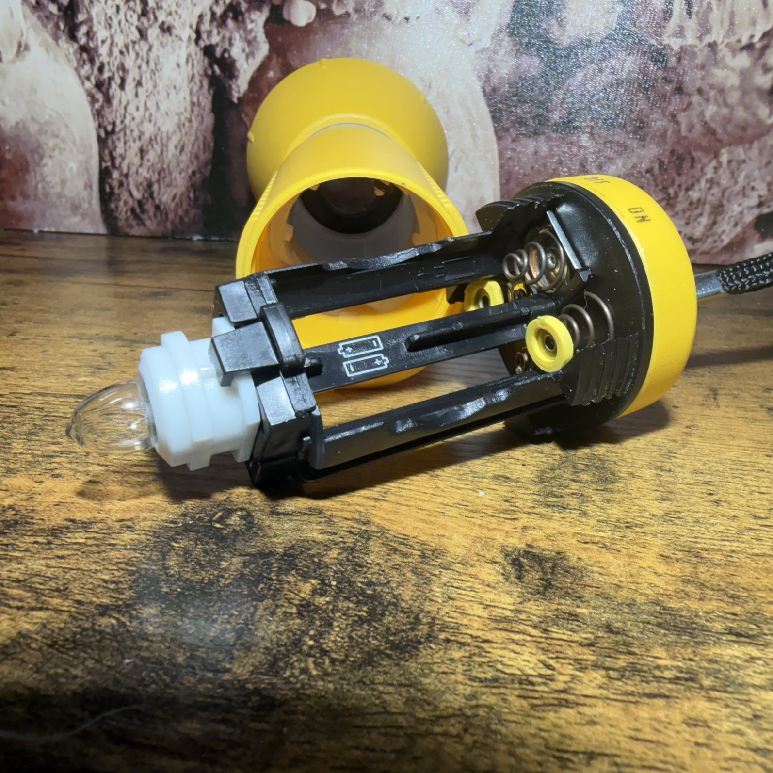 Vintage 1990 Eveready Sport Gear Yellow Flashlight Lantern | Non-Working AS-IS