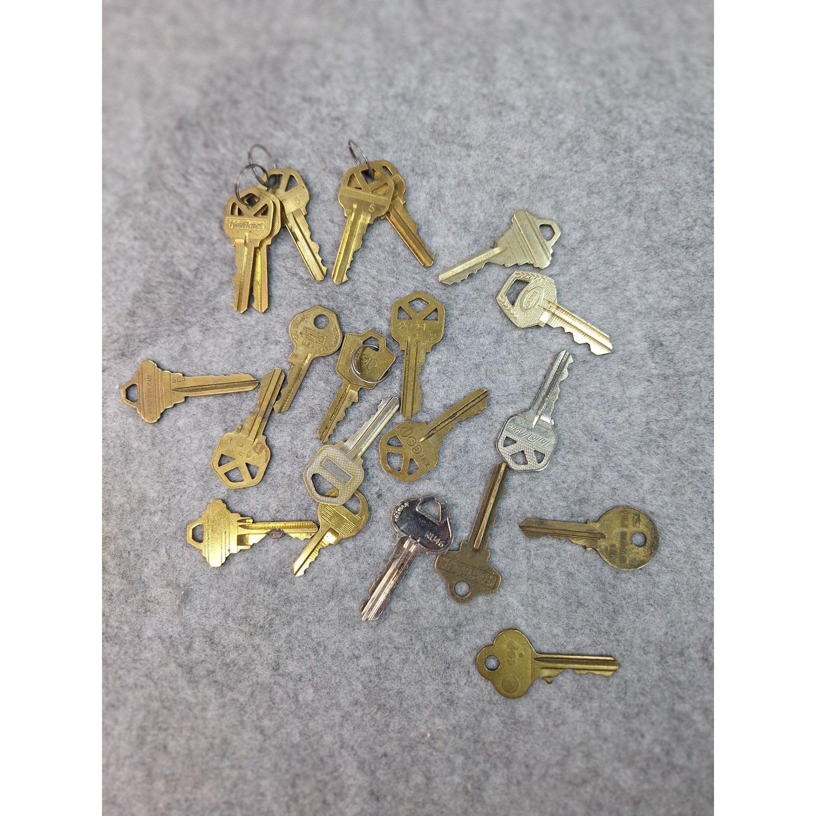 Vintage Mixed Lot House Keys Kwikset Schlage ESP Brass Silver Tone Craft 18pc