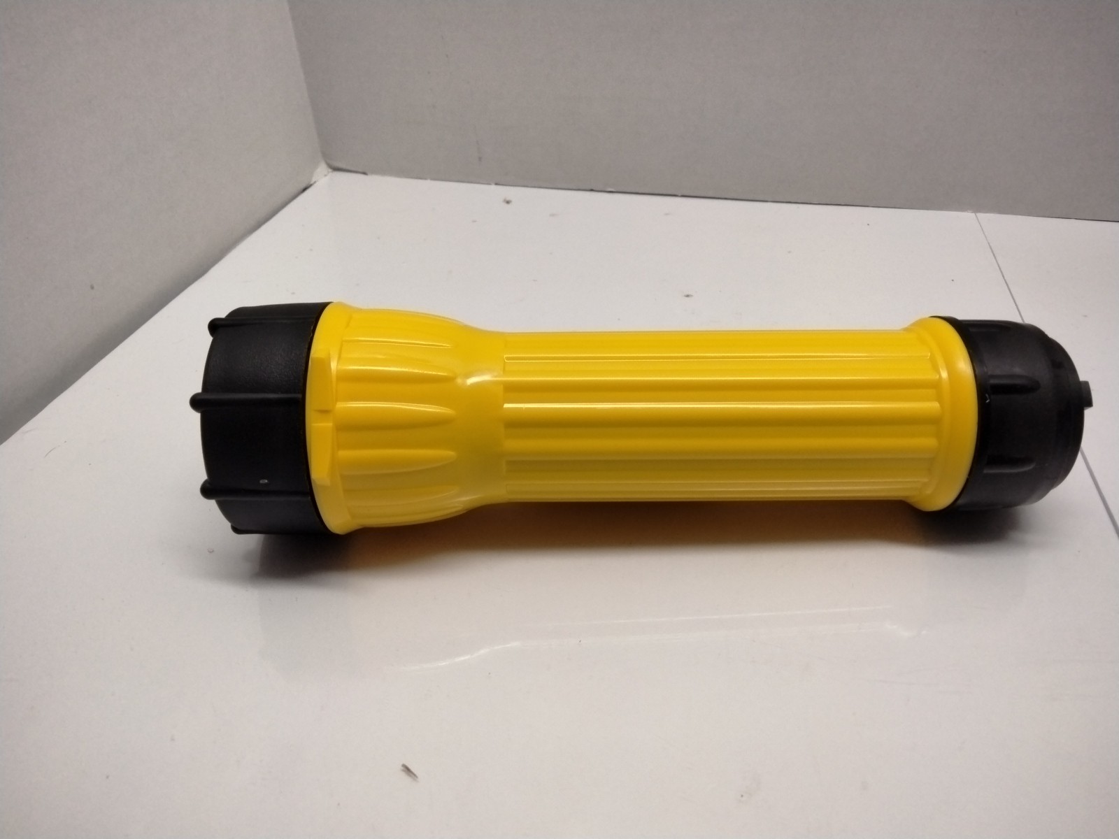 Bright Star 2618k Yellow And Black 2 Cell Industrial Flashlight