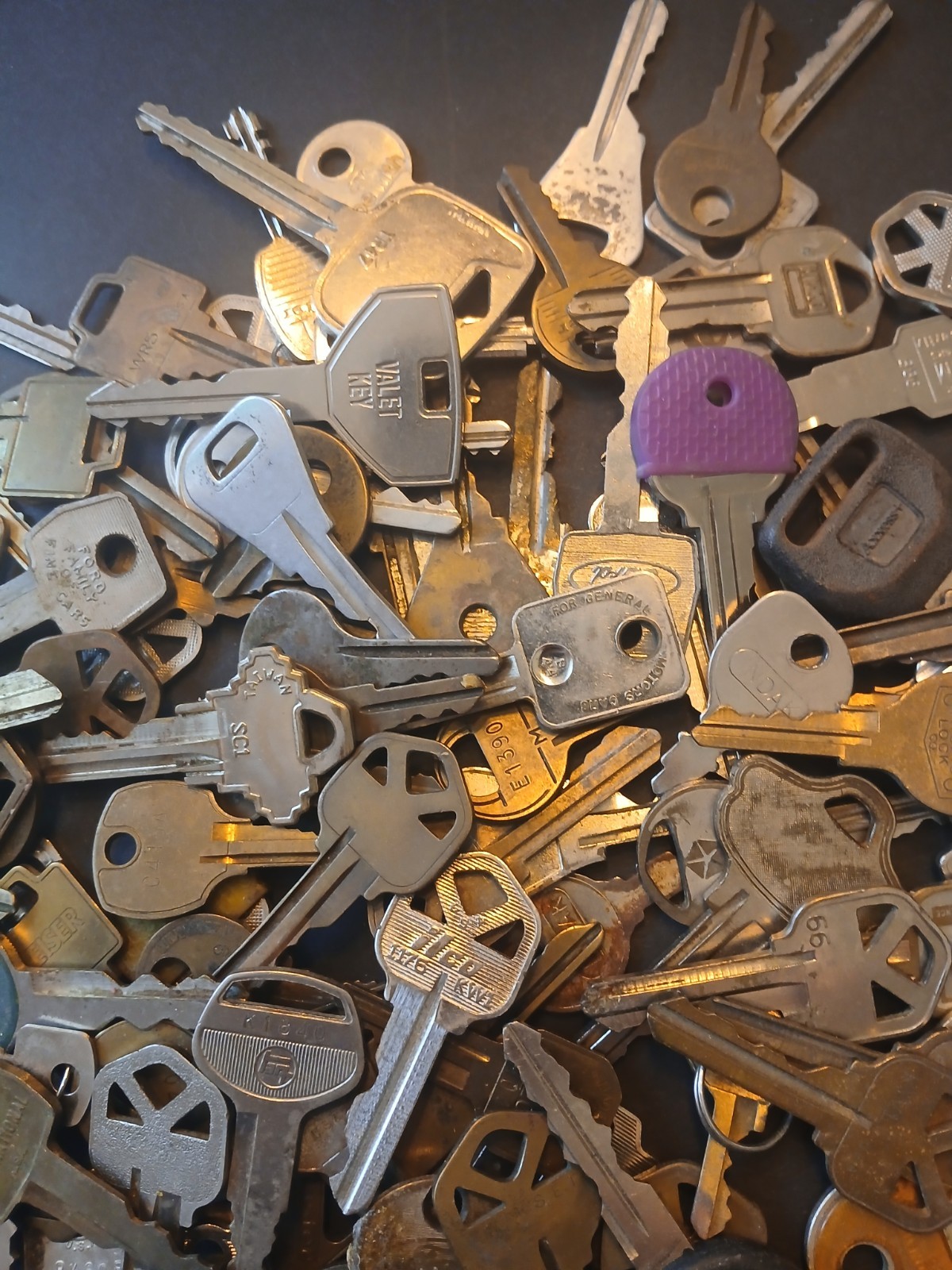 3 Plus Lbs Lot of Misc Used Cut Keys House,Car, Master, Equipment Keys (1)
