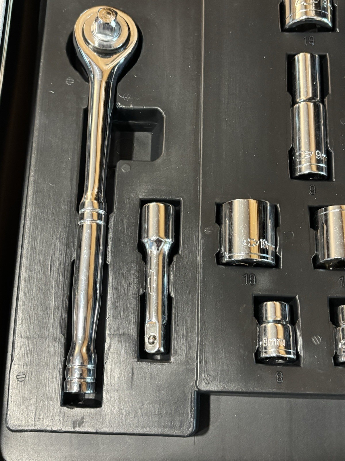 Chevy Racing Metric Socket Set In Collectible Tin NASCAR