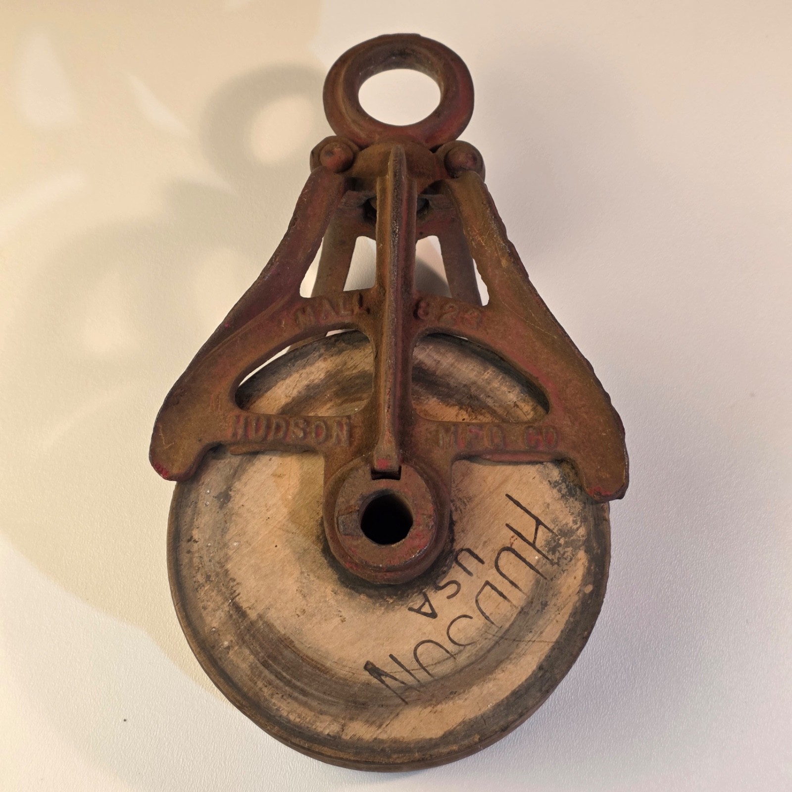 Antique Primitive Hudson Mfg. Co MALL 823 Cast Iron & Wood Barn Farm Pulley