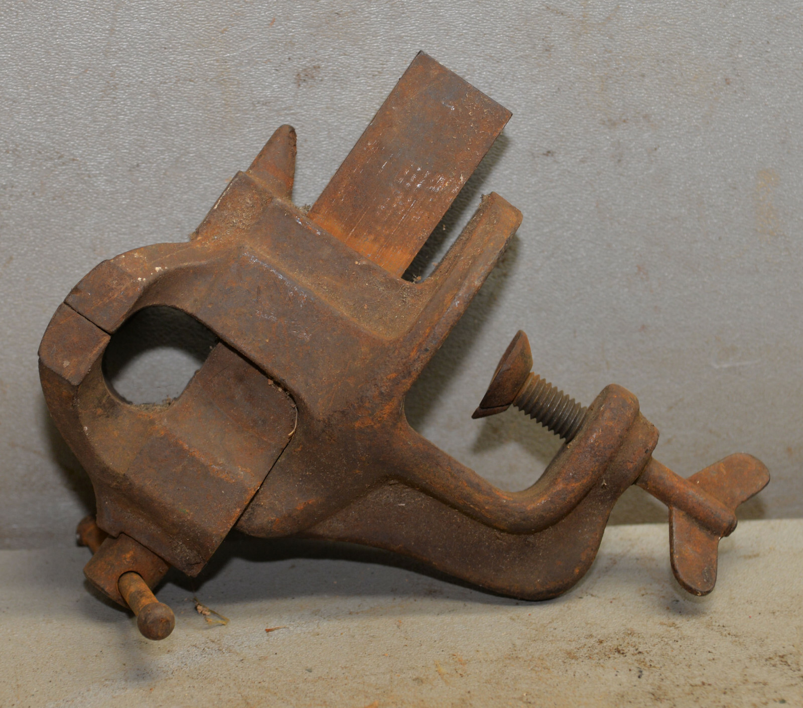 Jewelers bench vise 2 1/4″ wide jaw collectible anvil & horn jewelry making tool