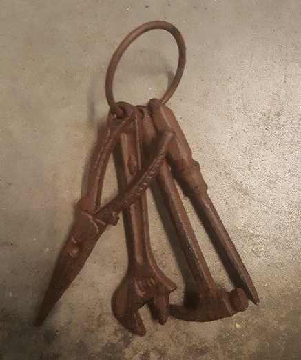 Set of 4 Cast Iron Tools on a Ring rustic brown finish home garden décor