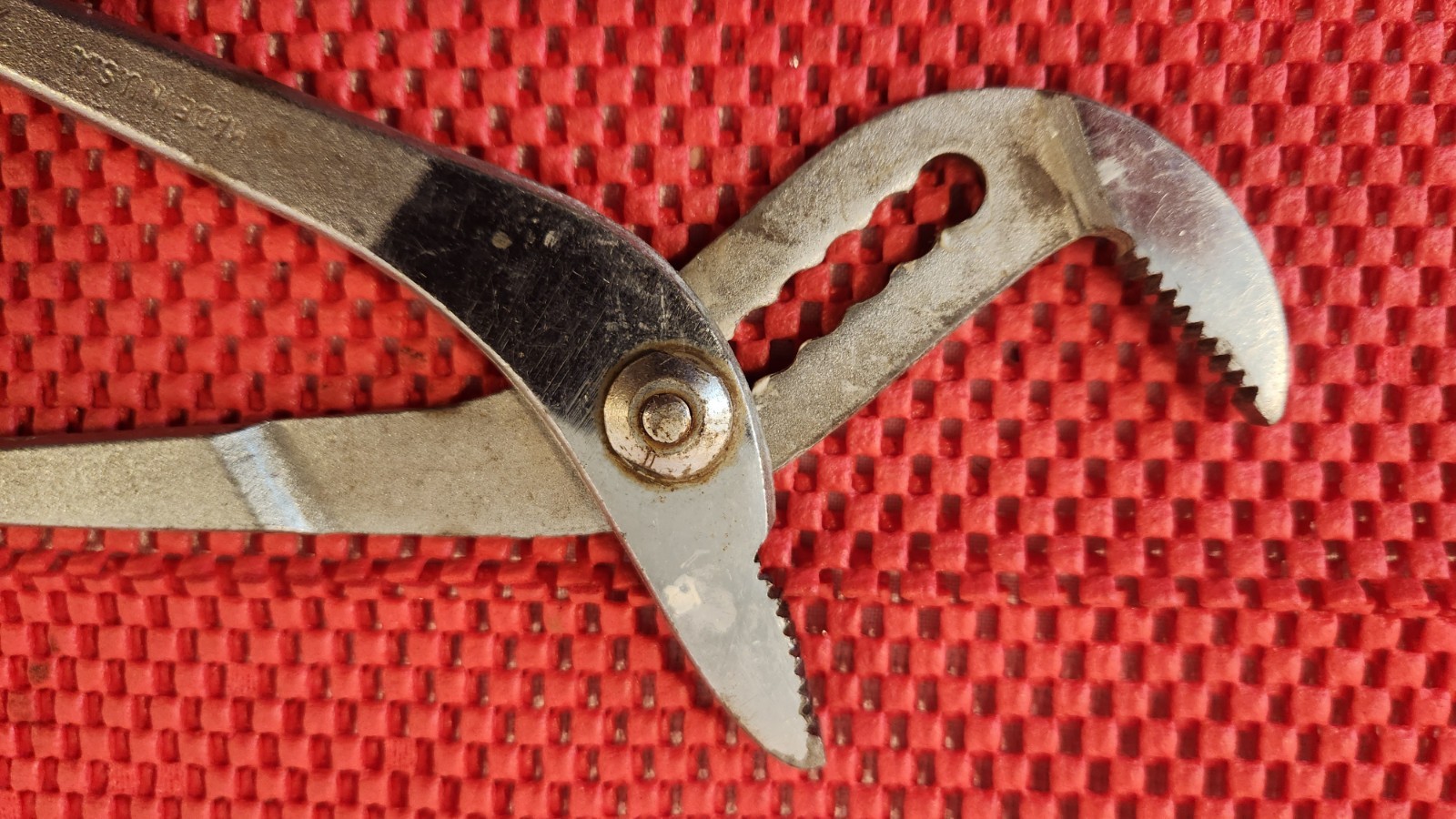 VINTAGE VLCHEK 7 POSITION TONGUE AND GROOVE PLIERS, 9 1/2″ LONG, MADE IN THE U.S