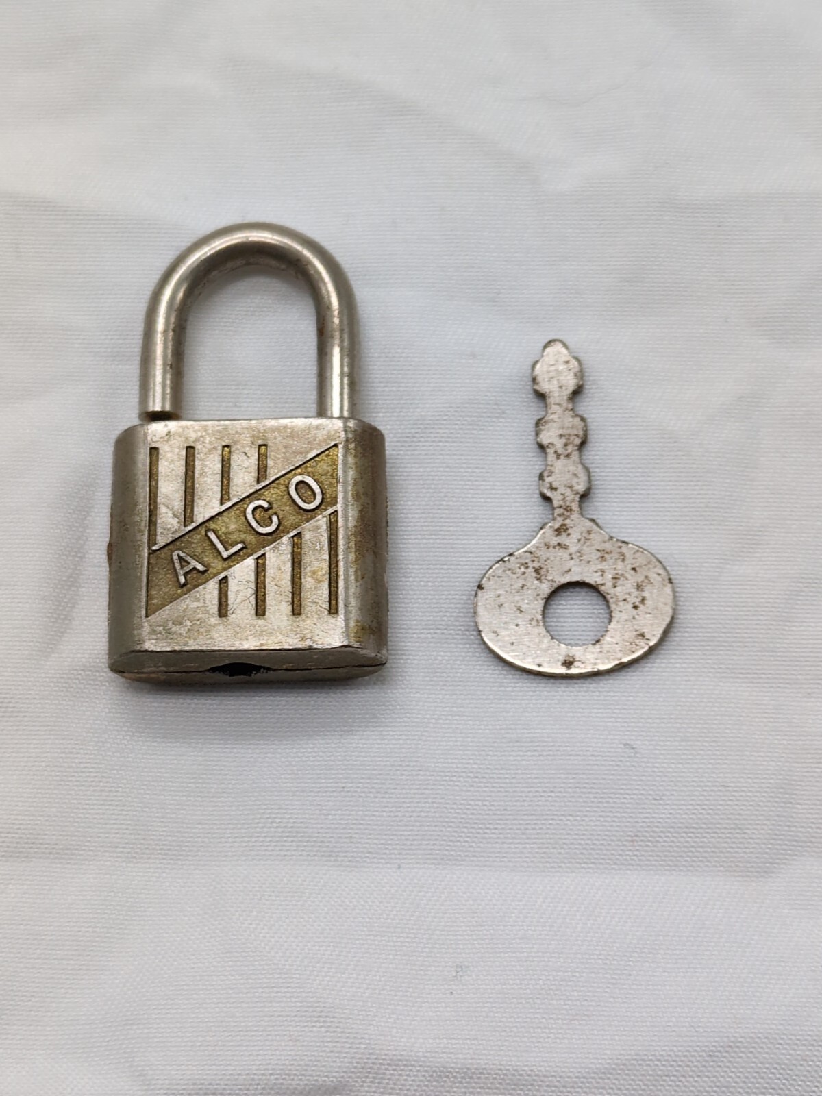 Vintage Alco Lockpad With Key 1 1/4″