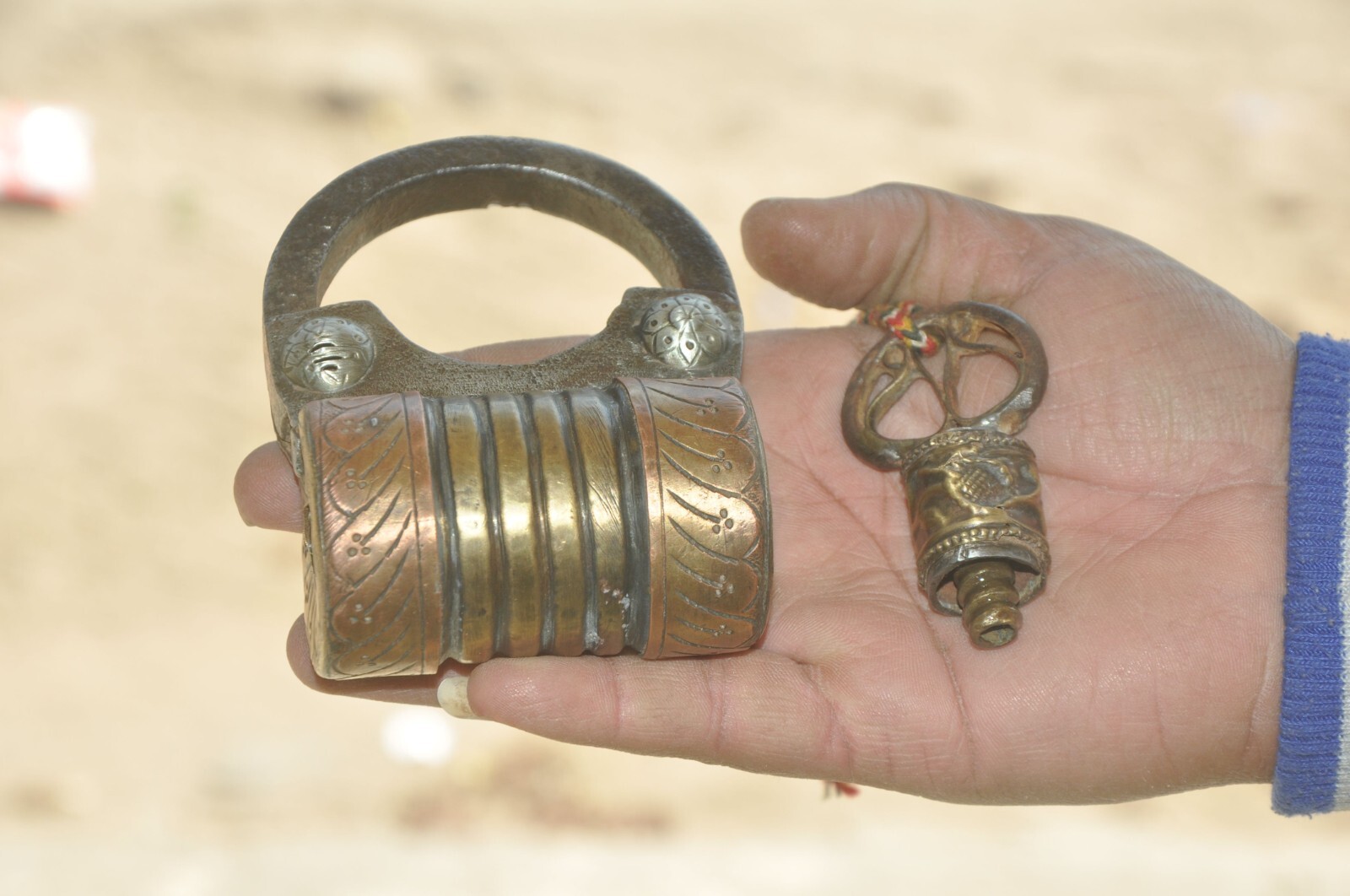 Vintage Iron Engraved Handcarfted Brass Fitted Solid Screw System Padlock