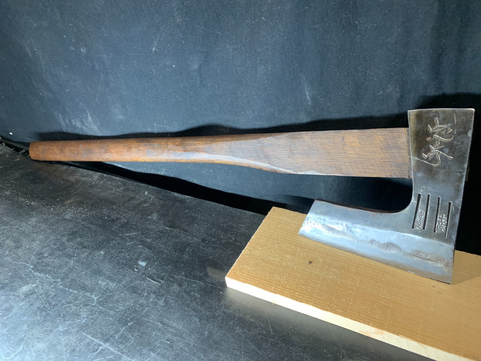 Vintage- Japanese Carpenter’s hewing Axe 1290 g 140-650 mm by Tadahide- forged