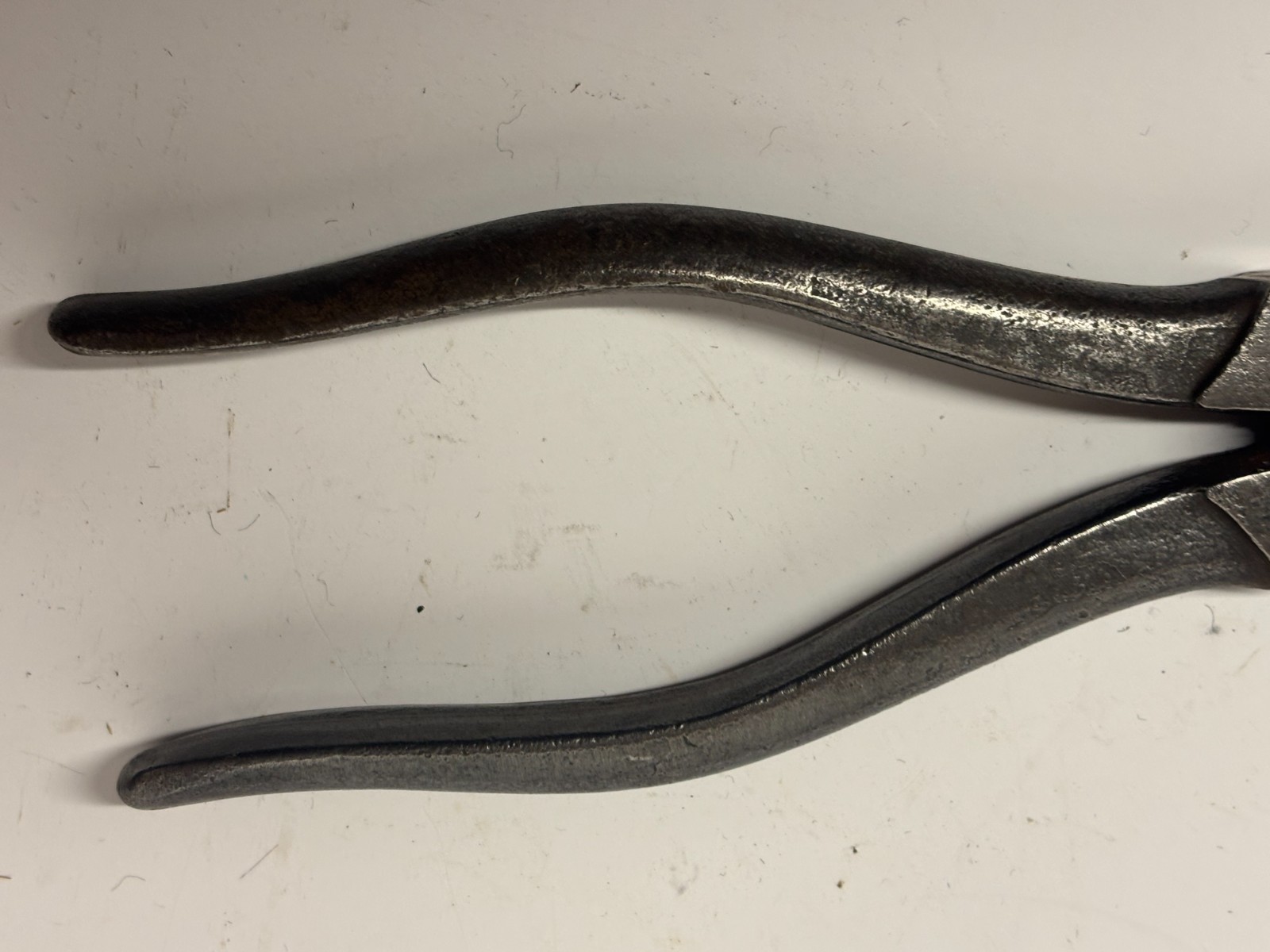 VINTAGE MILITARY ISSUE C.PLUMPTON 6-1/8″ 1953 COMBINATION PLIERS.