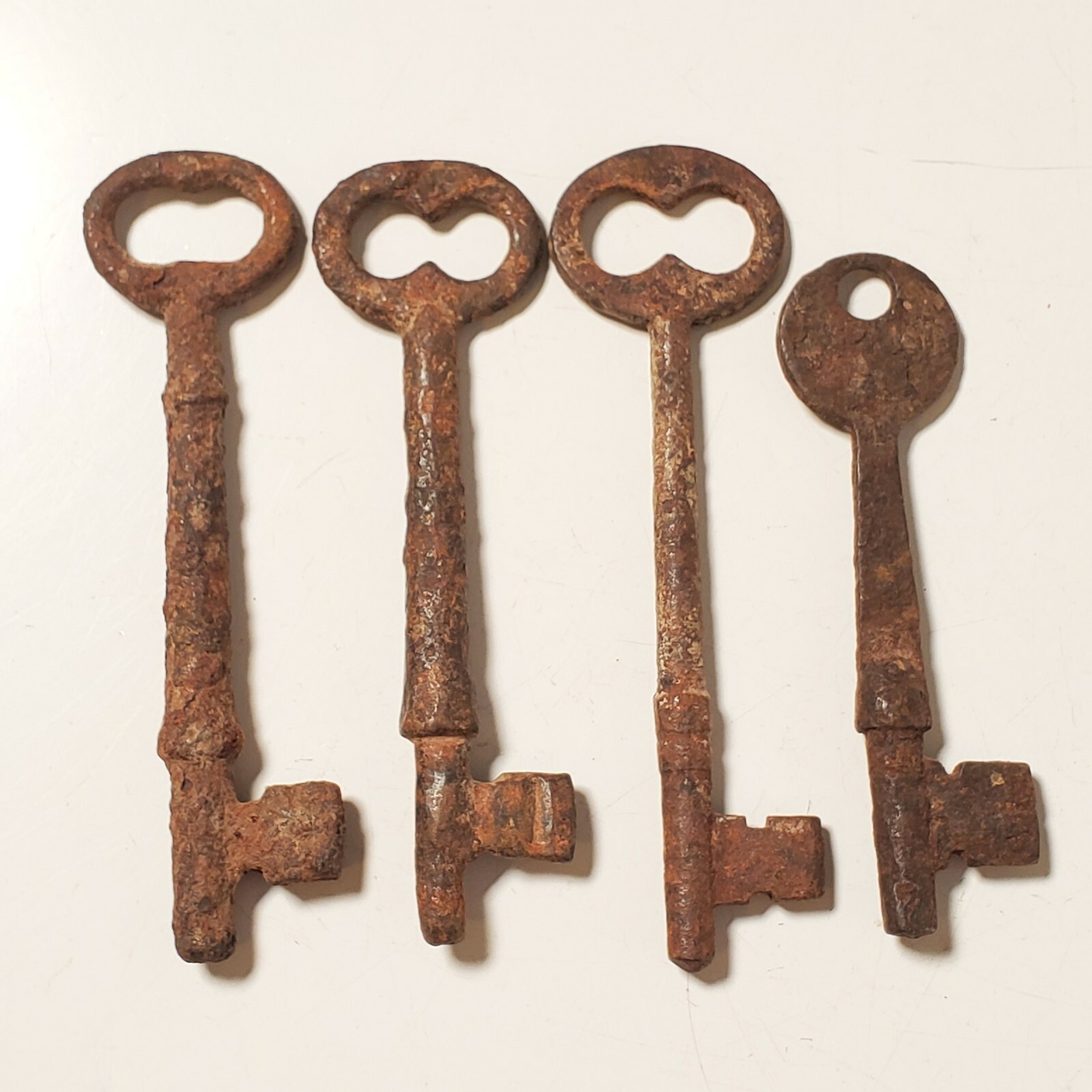 4 Vintage Super Rusted Corroded Solid Barrel Skeleton Keys Approx 2.75″ – 3.25″