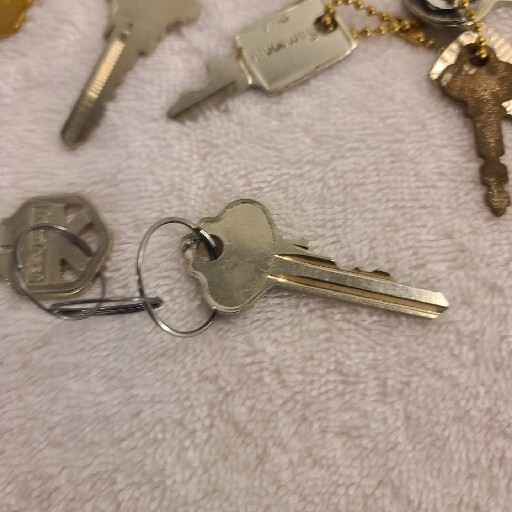 Vintage Mixed Lot Of 15+ Keys And Key Chains Of Various Sizes,Brands,Types,etc