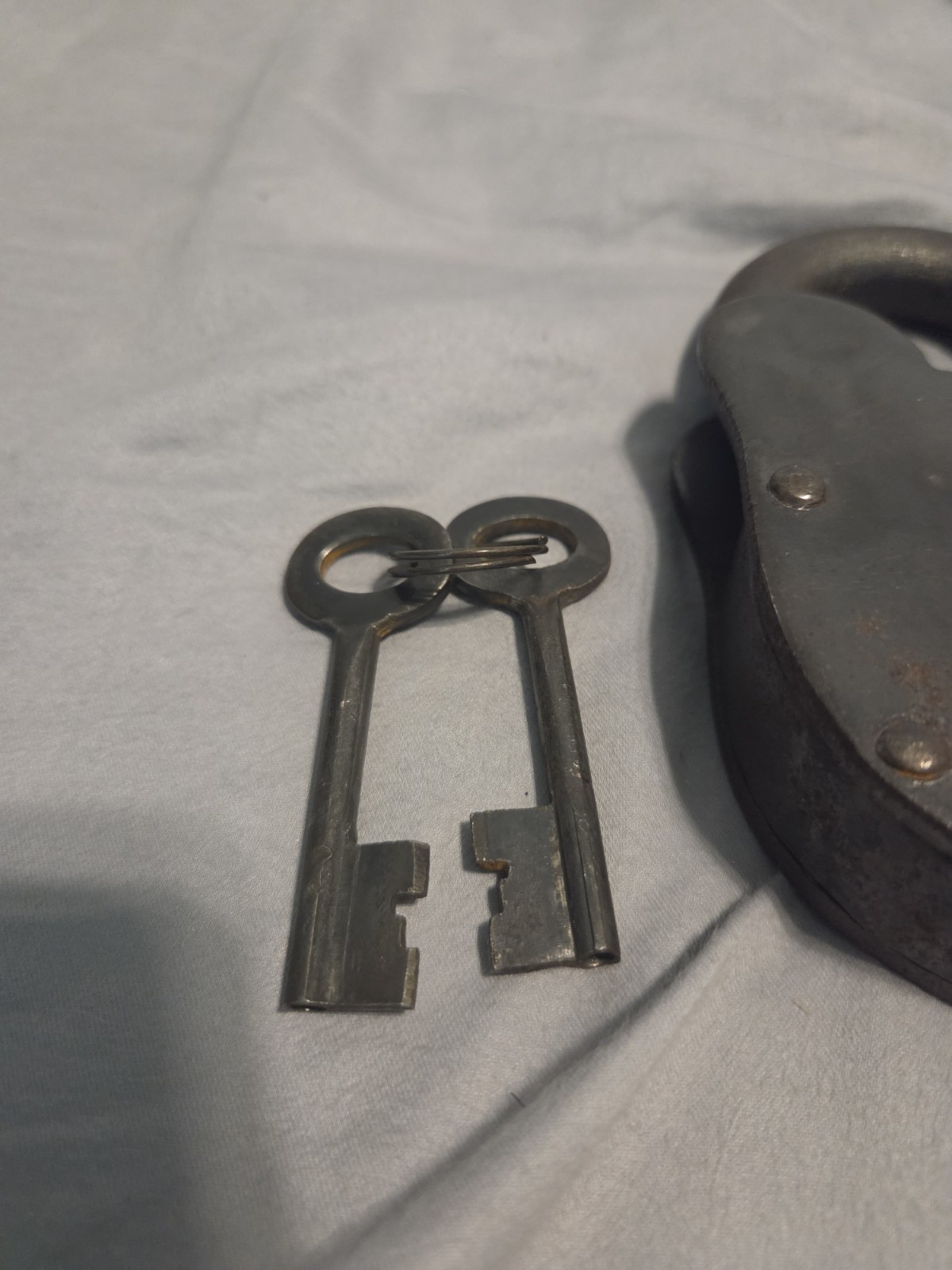 Extra Large Padlock Cast Iron Lock, Antique Finish Rustic w/ 2 Keys Really Works