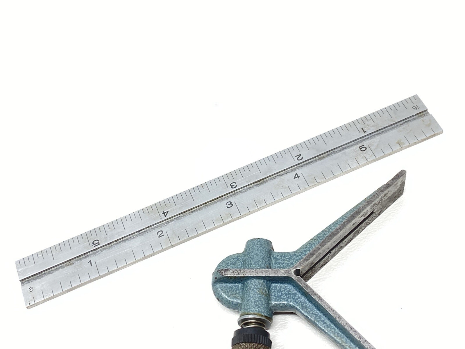 Mitutoyo No. 180-201 Small Center Finder Head & 6″ Stainless A Grad Scale