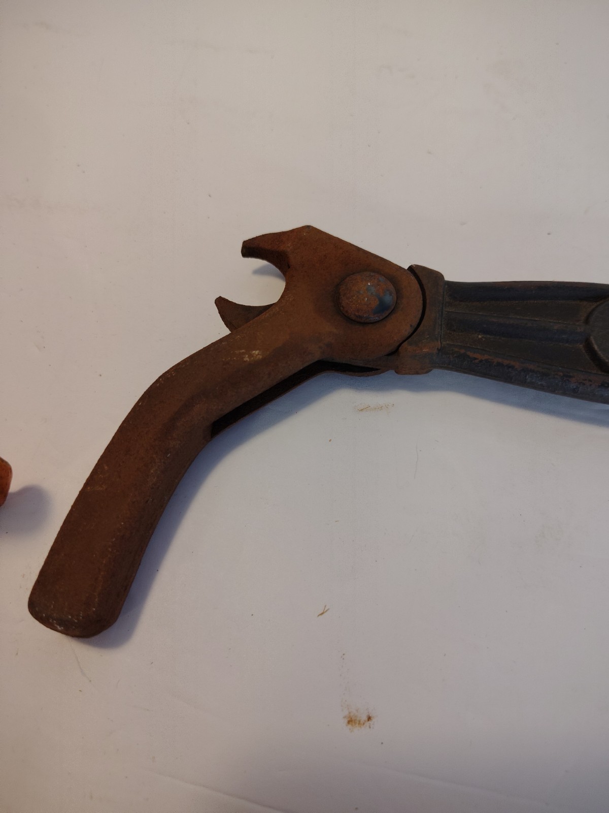 Suregrip No. 56 Antique Cast Iron Nail Puller Tool Bridgeport Hardware USA Made