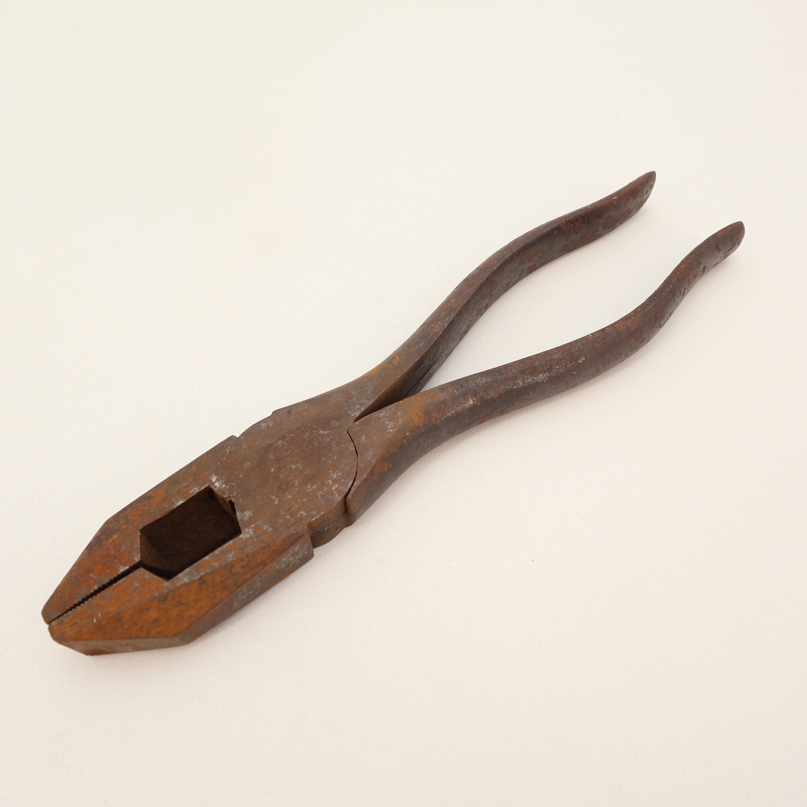 Vintage Vom Cleff & Co. Linesman Pliers 8.5″ New York Rusty