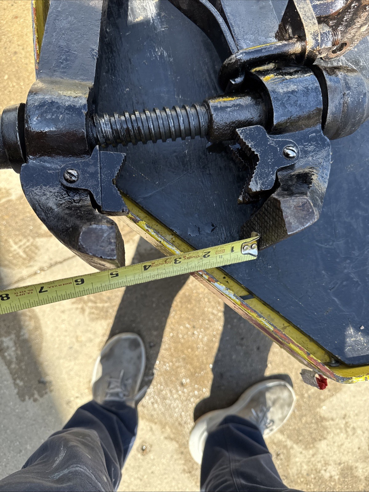 Vintage Blacksmith Post Leg Vise Arthur Joleary with 4″Jaws 40lbs (tside 1