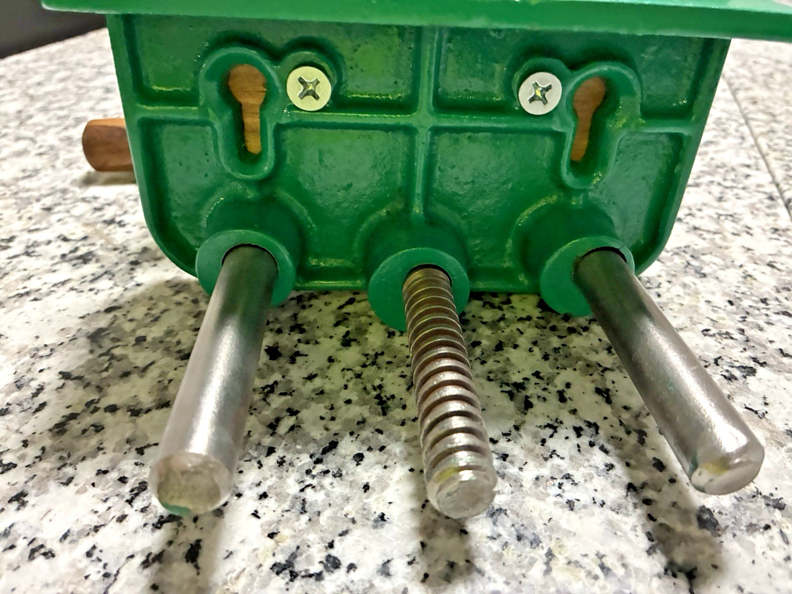 VINTAGE Littlestown PA. No.197 Bench Vise 7″ Jaws _HOWE & FDY CO. REFURBISH