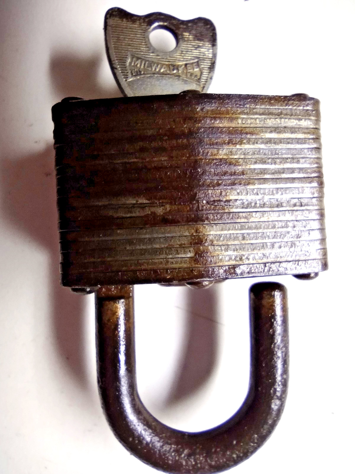 Master Lock Co 392 USA Laminated Padlock w/ 1 Original Key Vintage