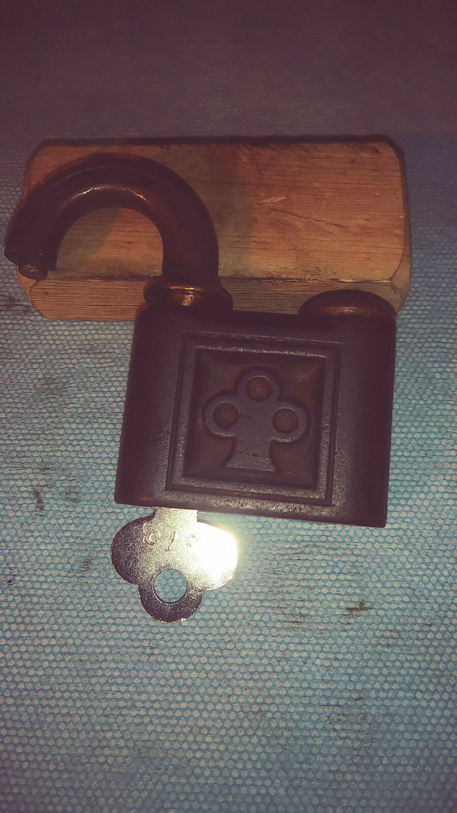antique/vintage yale 805 push key padlock w/ket # 375