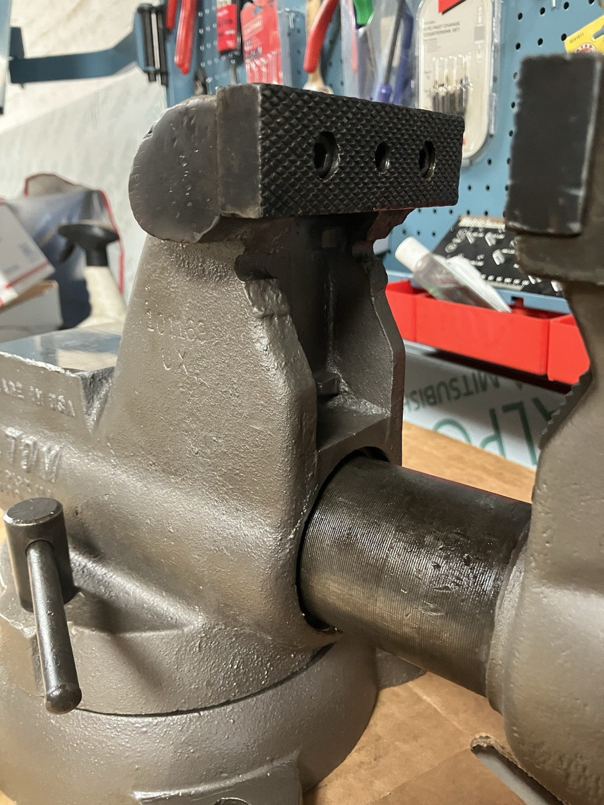 Wilton C1 Combination Bullet Vise 4.5″ w. Serrated Jaws Bench Anvil Machine Shop