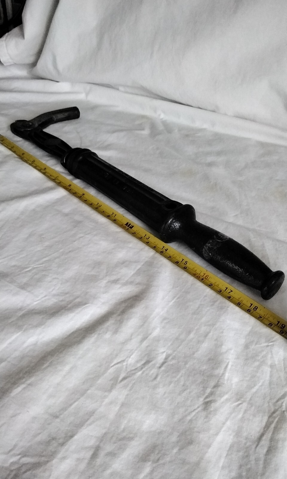 Vintage Crescent Bridgeport 56 Suregrip Slide Handle Nail Puller Cast Iron, USA