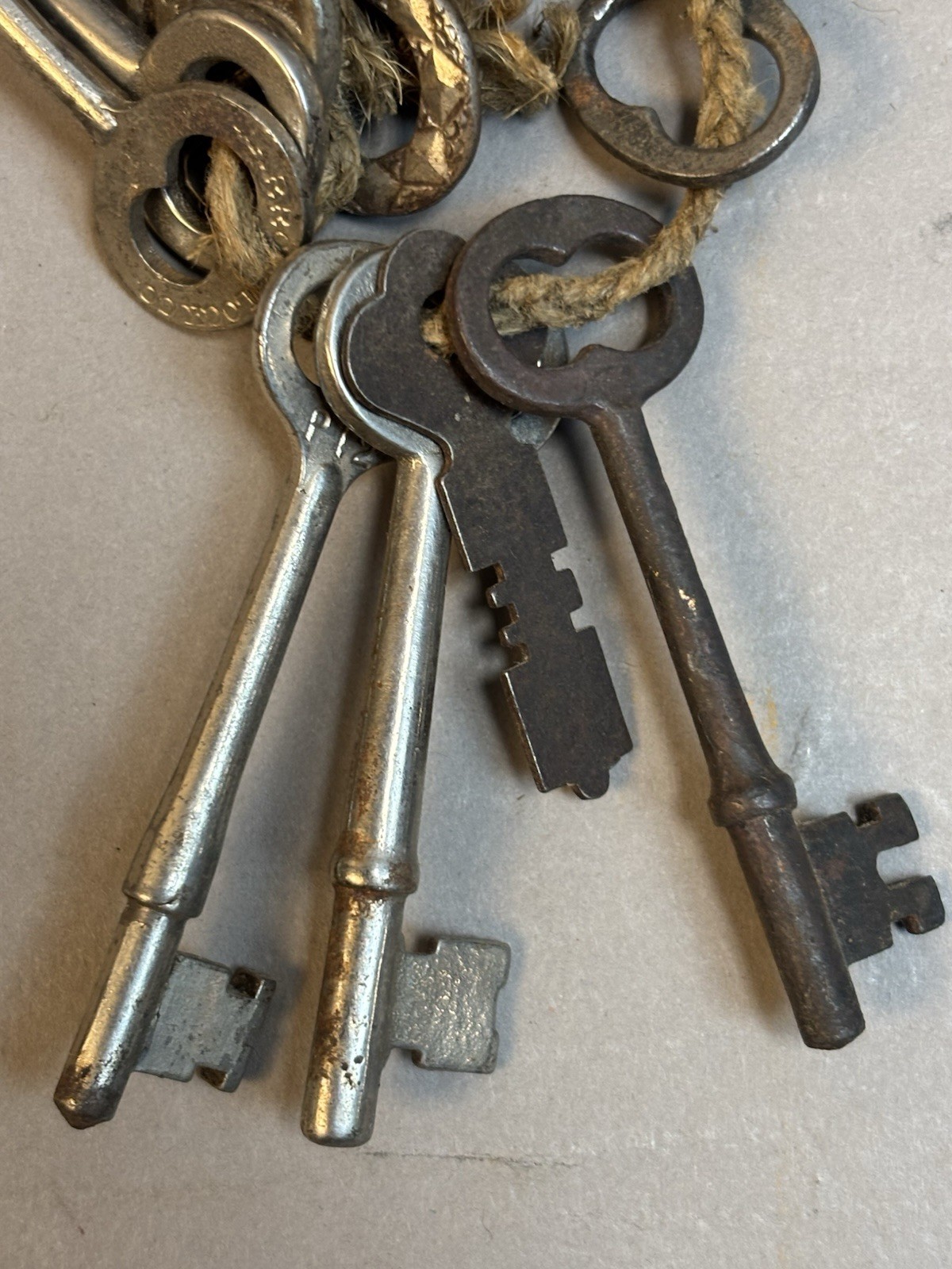 Antique Vtg Victorian Era 1880s-1910s Original Skeleton Keys Lot 18 On Ring EX+