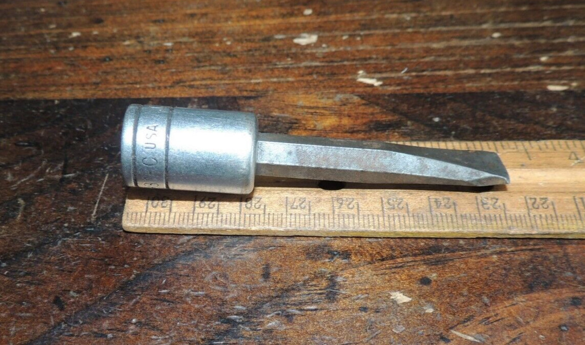 VTG F-31-C Snap On 3/8 Drive Socket W/ FLAT TIP SCREWDRIVER BIT, 1951 DATE CODE
