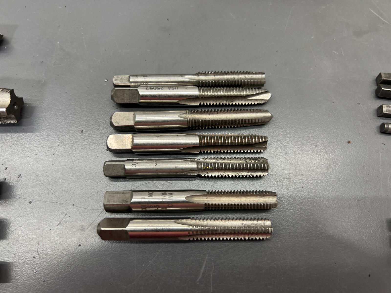 VINTAGE MACHINIST LATHE MILL 48pc TAP SET LOT TAPER PLUG BOTTOM – USA