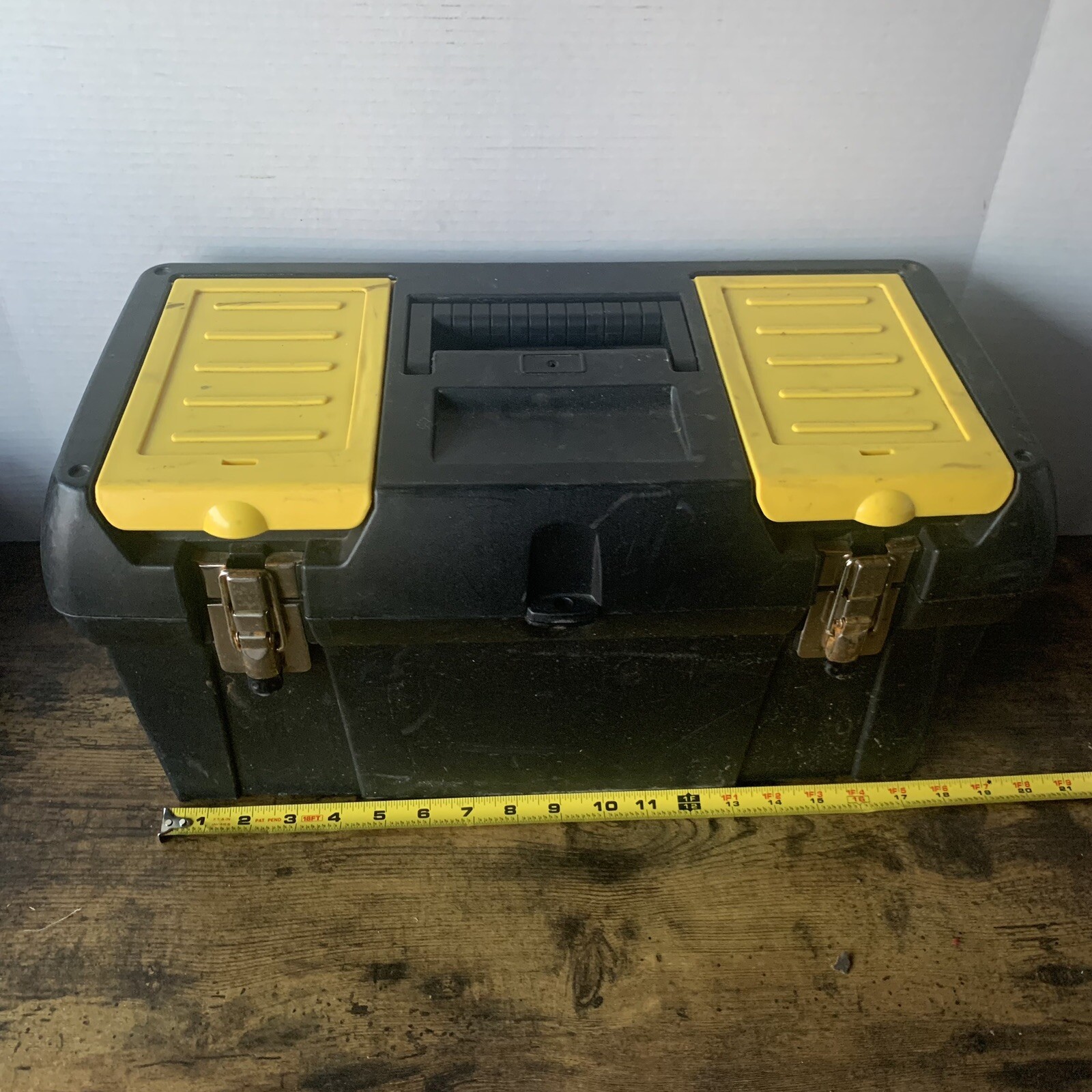 Vintage 17” Stanley Tool Box With Carrying Handle & Flip Up Storage 17”x10”x9”