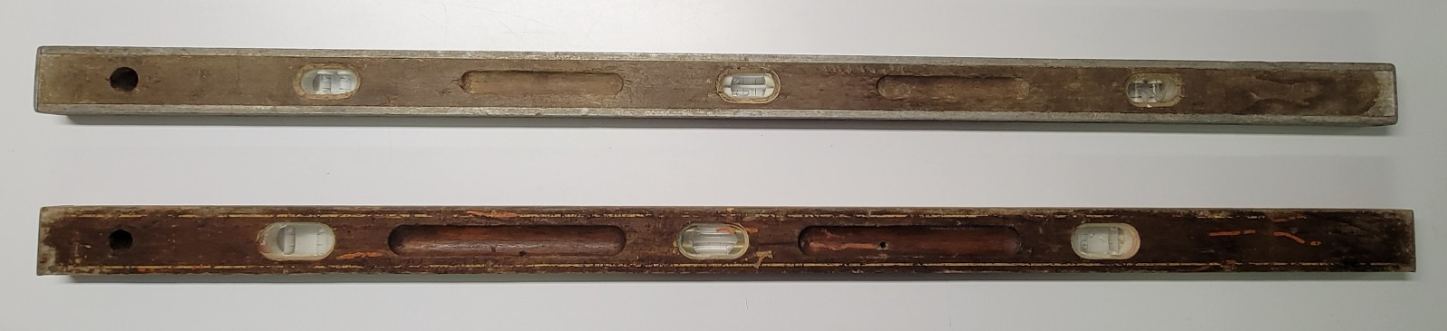 *M2) Vintage Mixed Lot of 2 Wooden 48″ Levels The Peerless Level & Tool Masonry
