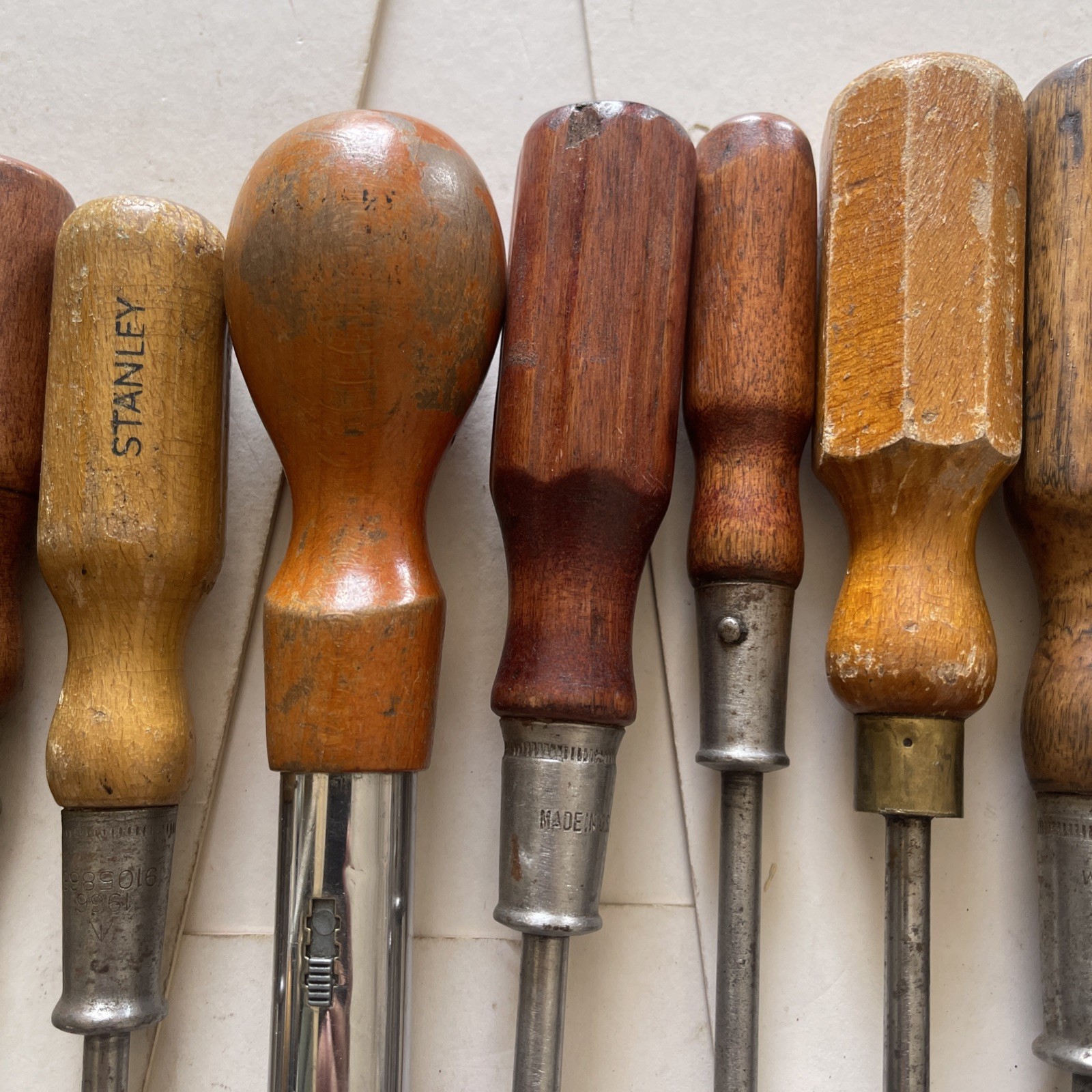 Vintage 16 Early Wood Handled Screwdrivers Stanley And Moore & wright Stamped