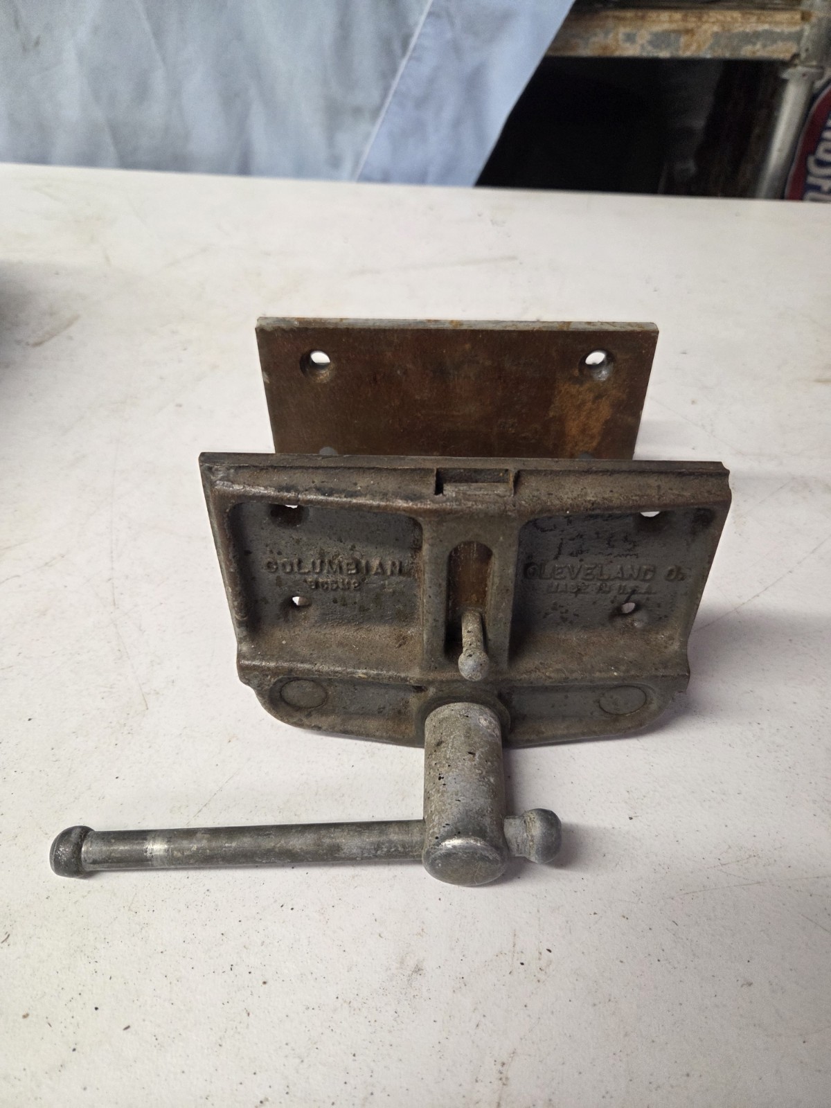 Vintage Columbian Woodworkers Under Bench Vise W/Pop-Up Dog 6CDM2 Made in USA 6″
