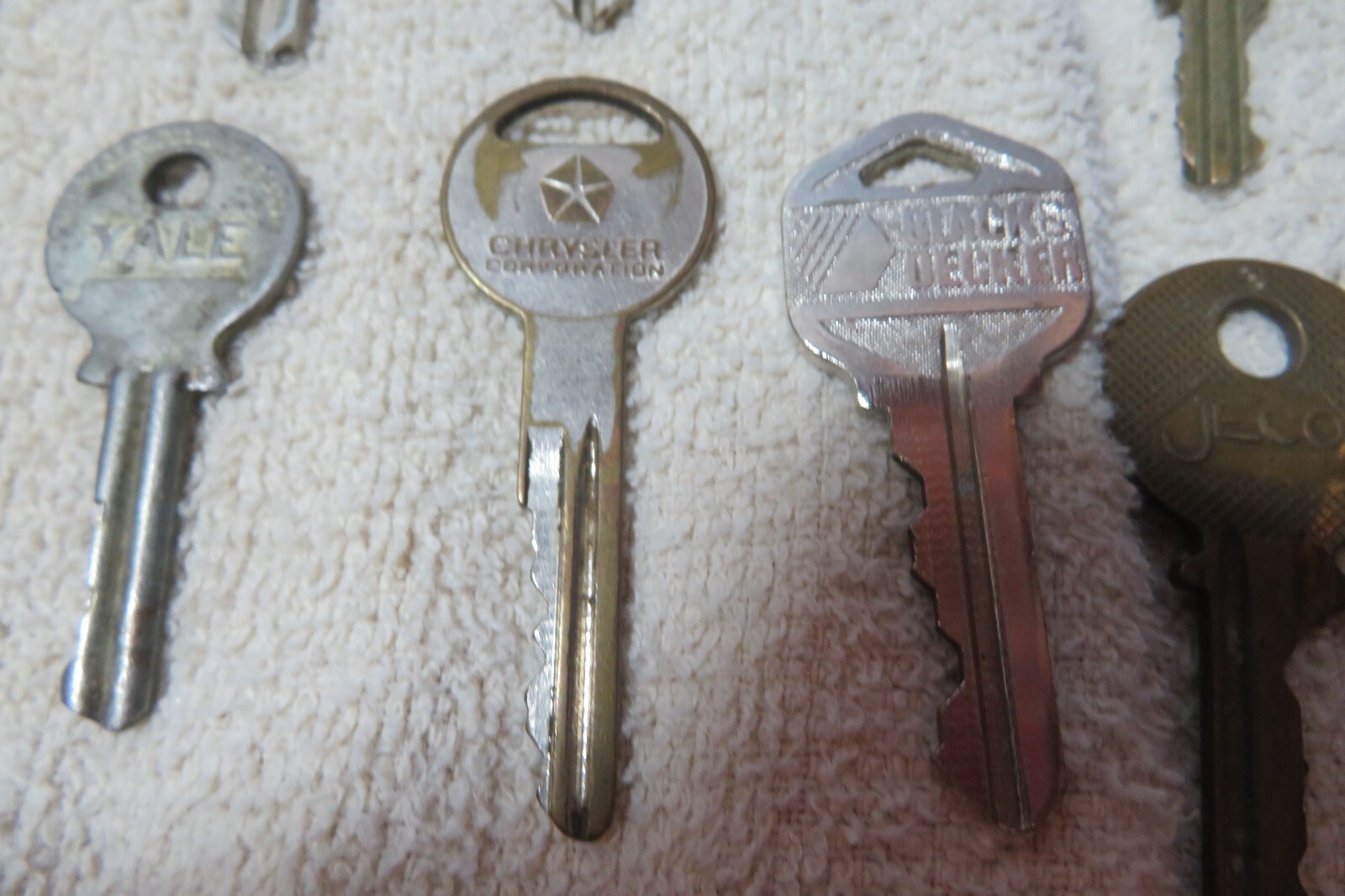 Mixed Lot of 60 Used Vintage Keys House Auto Pad Lock Various Brands & Sizes