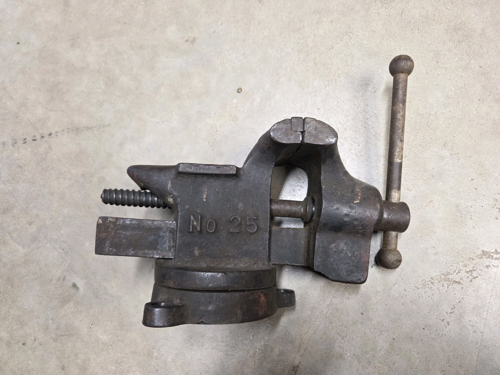 Little Giant 25 Bench Vise 3 1/2 In Jaws 16 Lbs With Anvil Swivel Base Vintage