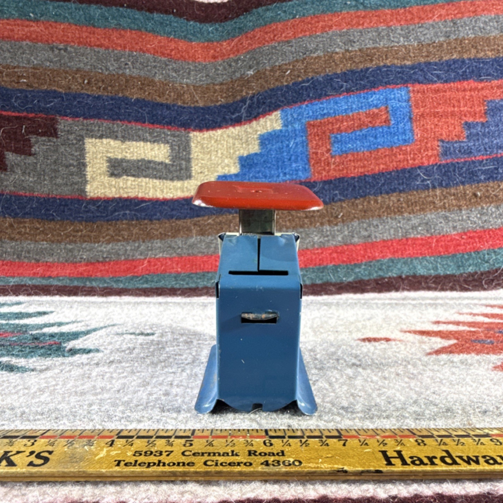 Kingsbury Manufacturing Co. Metal Postal Scale Blue w/ Red Tray, Ounces