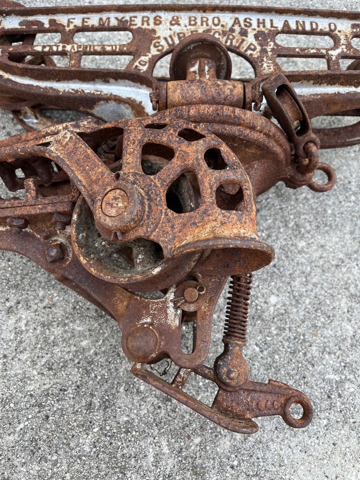 RARE Antique F.E. Myers Sure Grip Cast Iron Farm Hay Trolley Barn Equipment